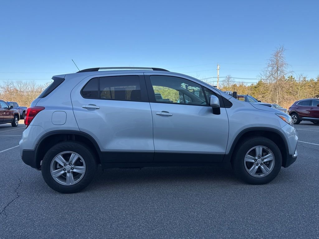Used 2022 Chevrolet Trax LT w/ LT Convenience Package image 11