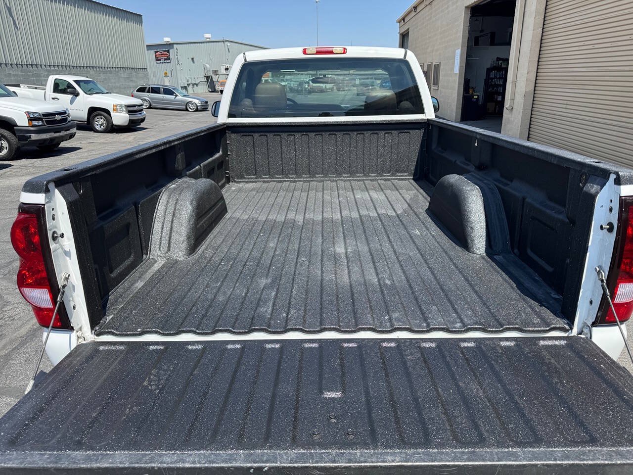 Used 2006 Chevrolet Silverado 2500 W/T w/ Heavy-Duty Power Package AWD/4WD image 13