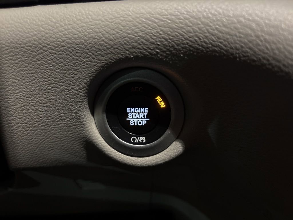 Used 2023 Chrysler Voyager LX image 31