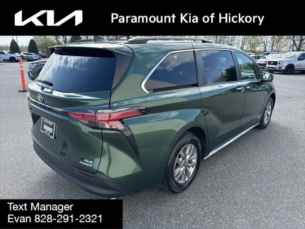 Used 2021 Toyota Sienna XLE image 7