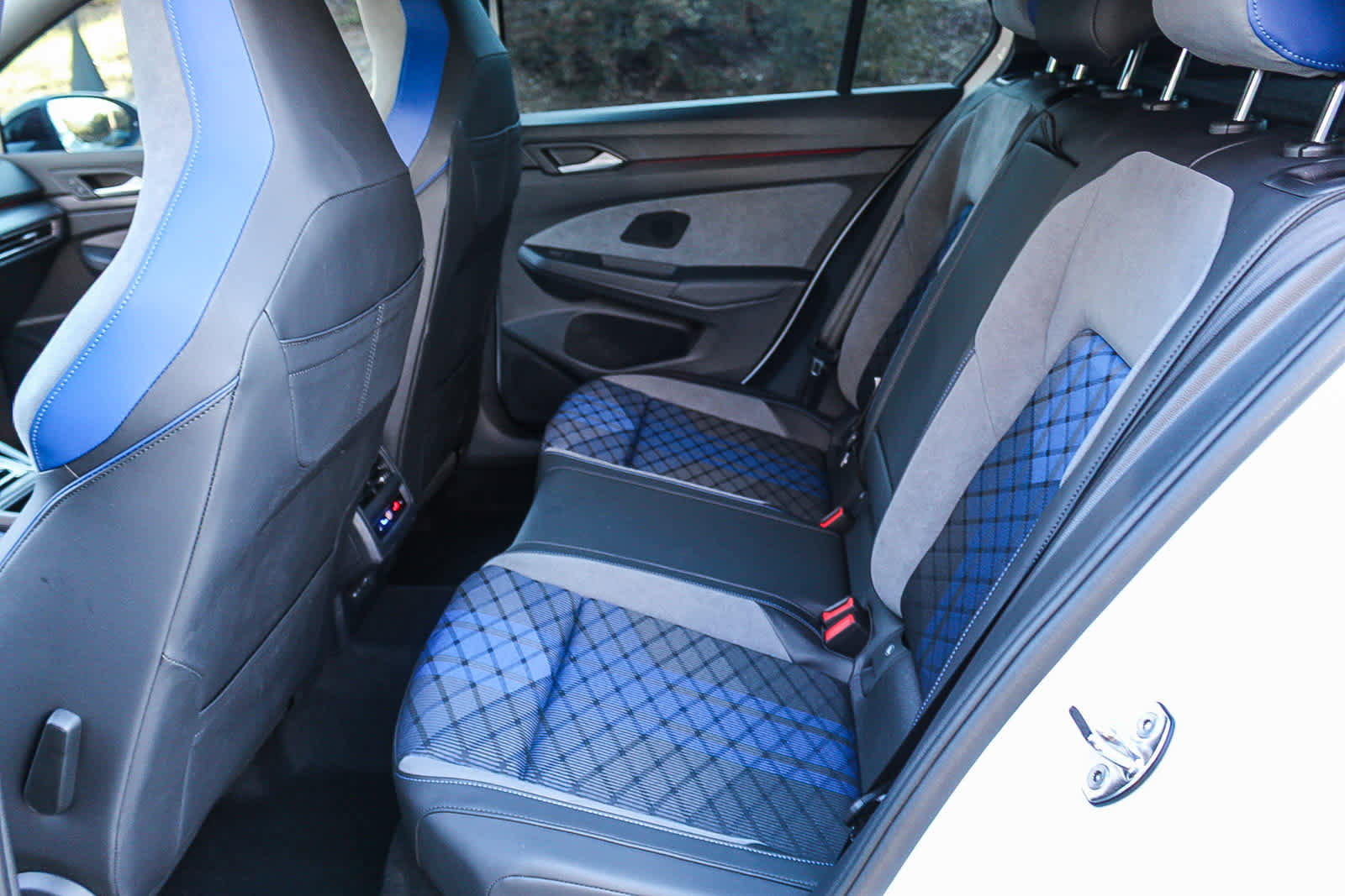 Used 2025 Volkswagen Golf w/ Euro Style Package image 17