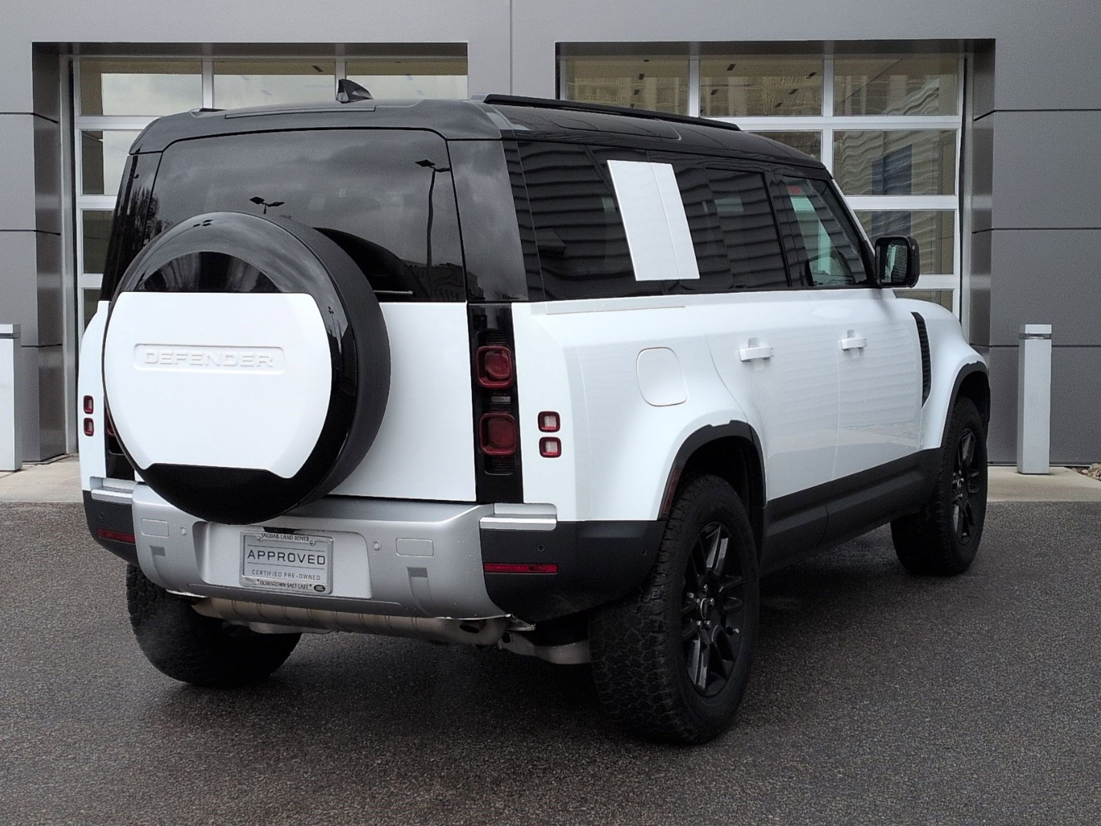 Used 2025 Land Rover Defender 110 S image 7