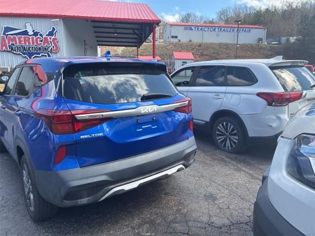 Used 2023 Kia Seltos LX image 3