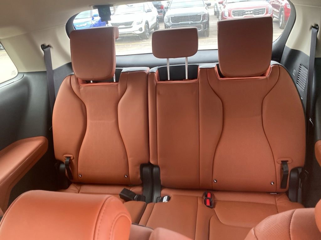 Used 2024 Kia Carnival SX FWD image 11