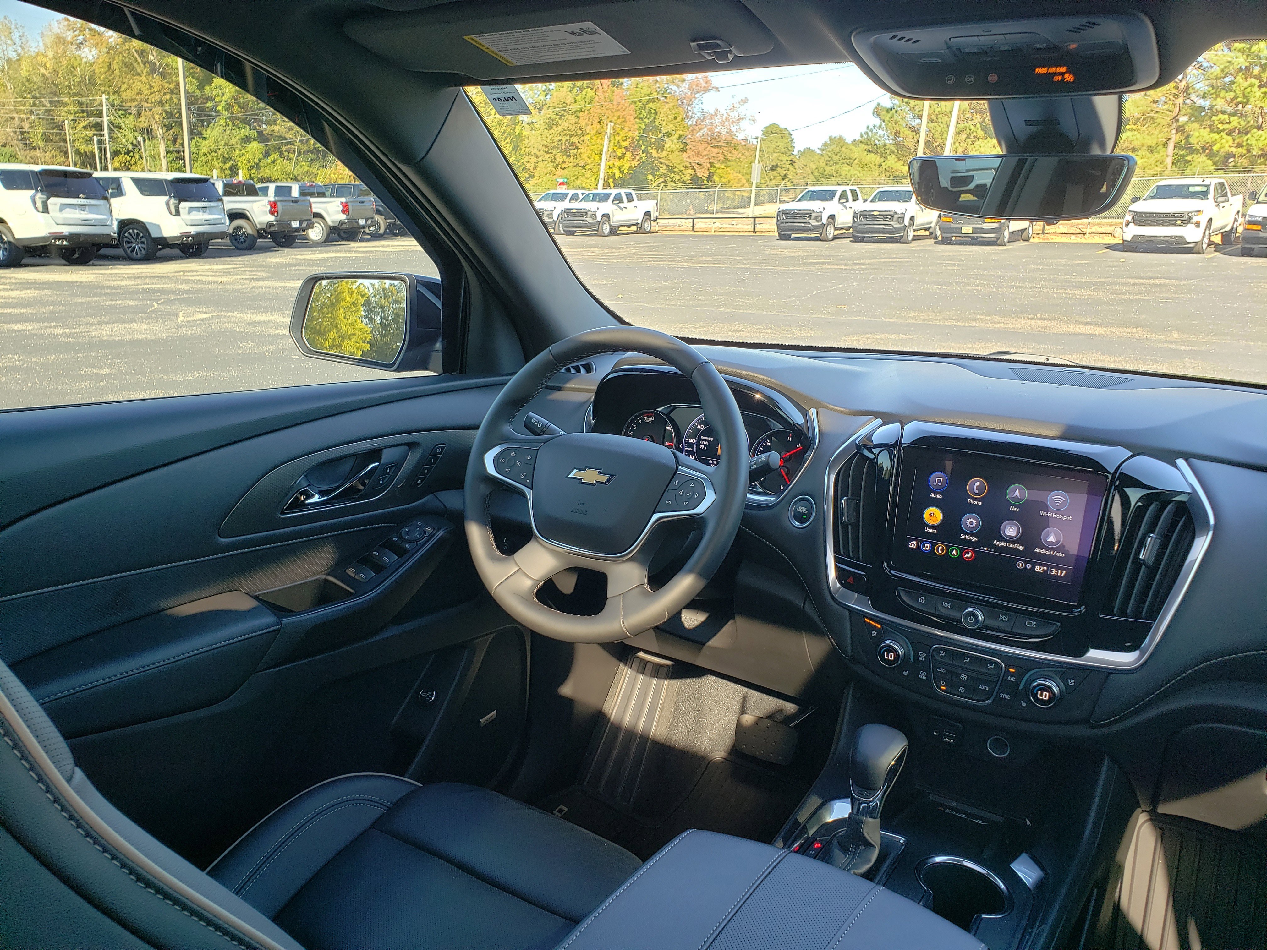Used 2023 Chevrolet Traverse Premier image 38