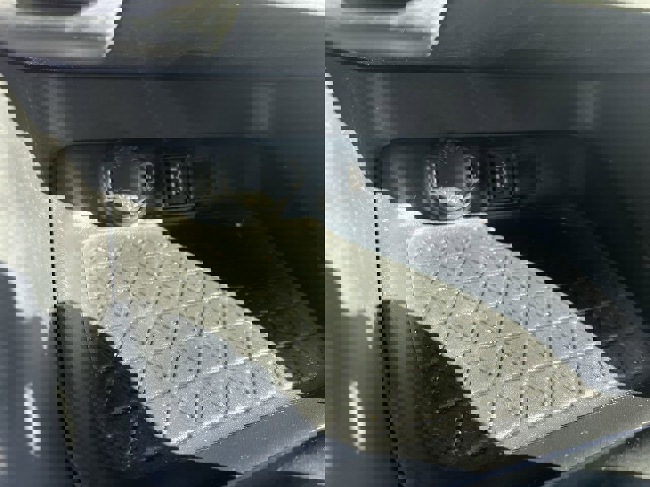 Used 2021 Toyota RAV4 XLE Premium image 29