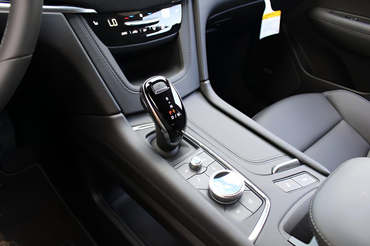 New 2025 Cadillac XT6 Luxury FWD image 25