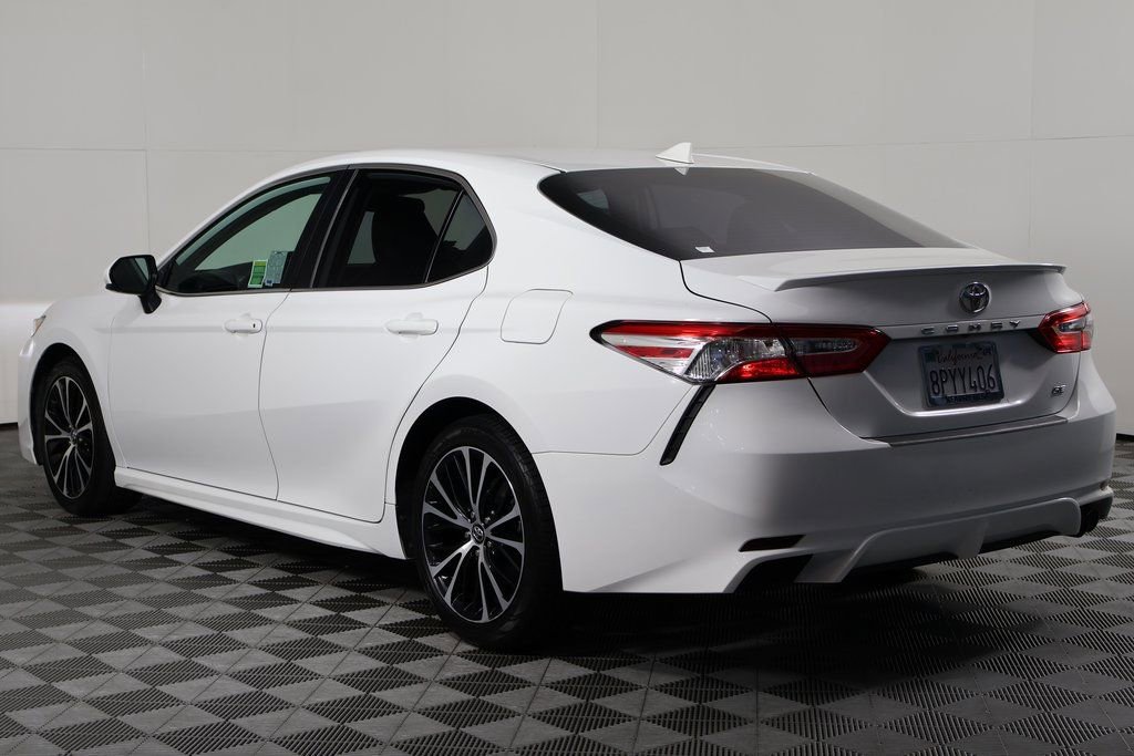 Used 2020 Toyota Camry SE FWD image 6