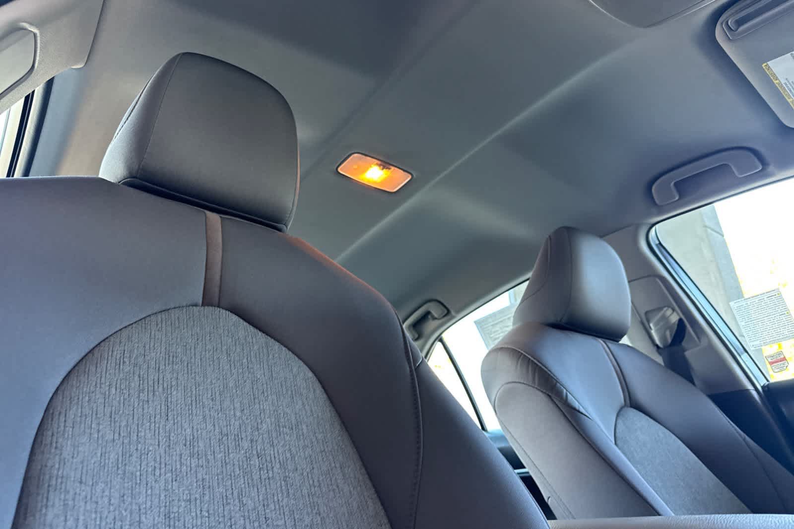 Used 2018 Toyota Camry LE FWD image 16