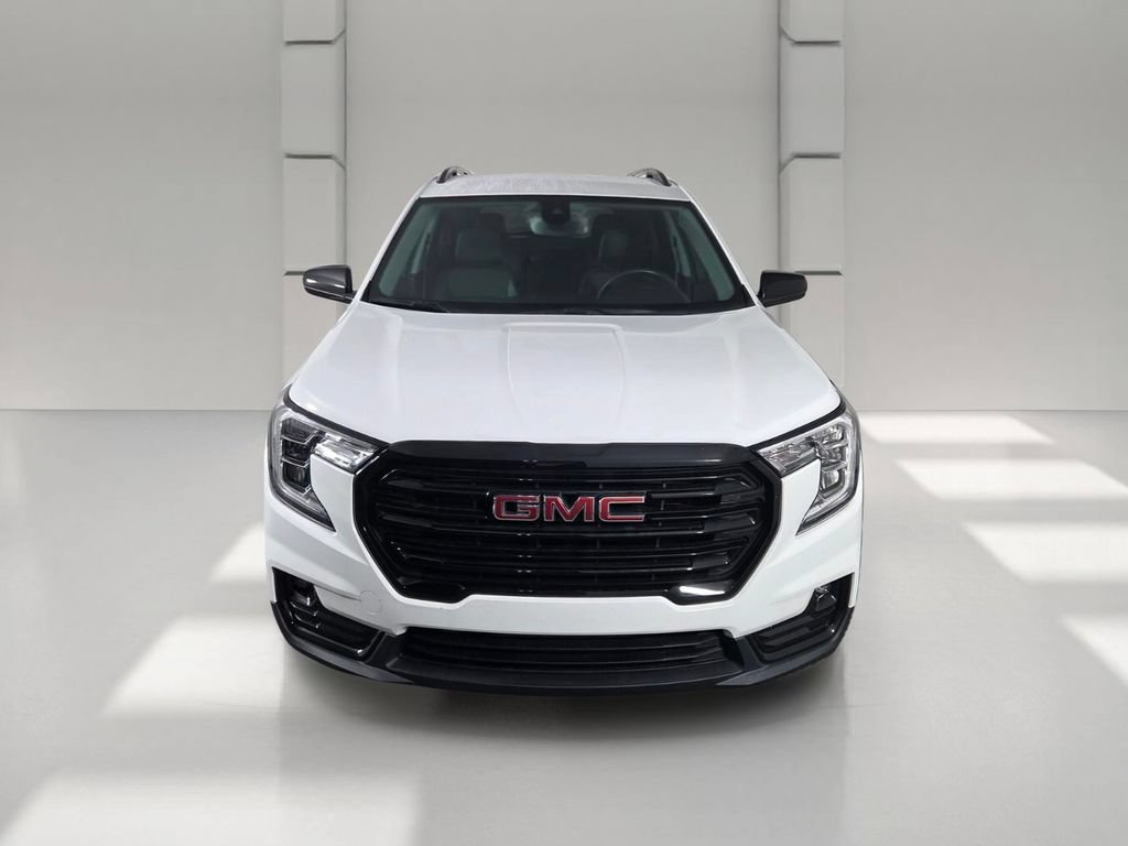 Used 2022 GMC Terrain SLT w/ Elevation Edition FWD image 3