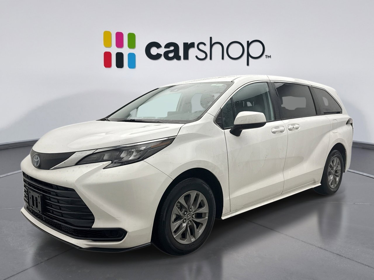 Used 2024 Toyota Sienna LE image 1