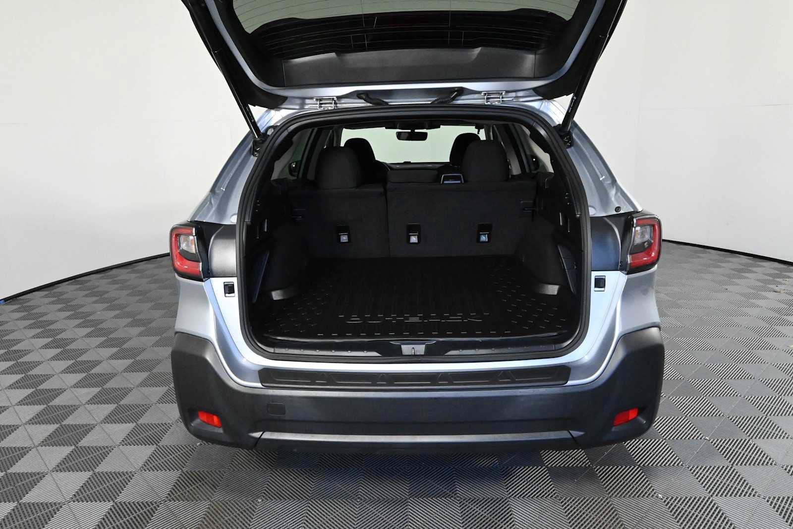 Used 2023 Subaru Outback Premium w/ Popular Package #1 AWD/4WD image 8