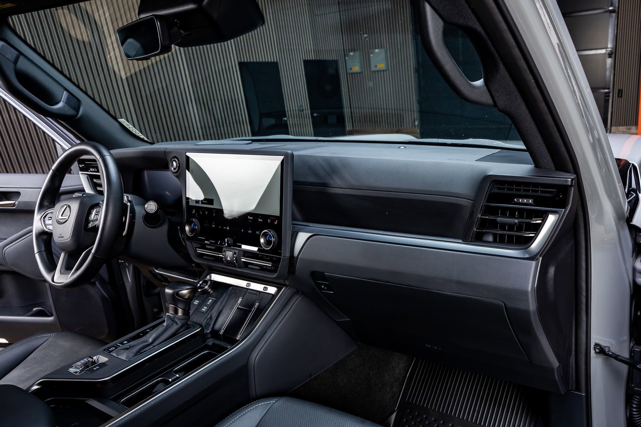 Used 2025 Lexus GX 550 w/ Cold Area Package AWD/4WD image 18