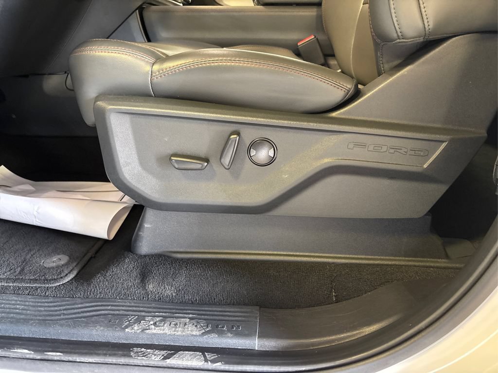 Certified 2025 Ford Expedition Active AWD/4WD image 30