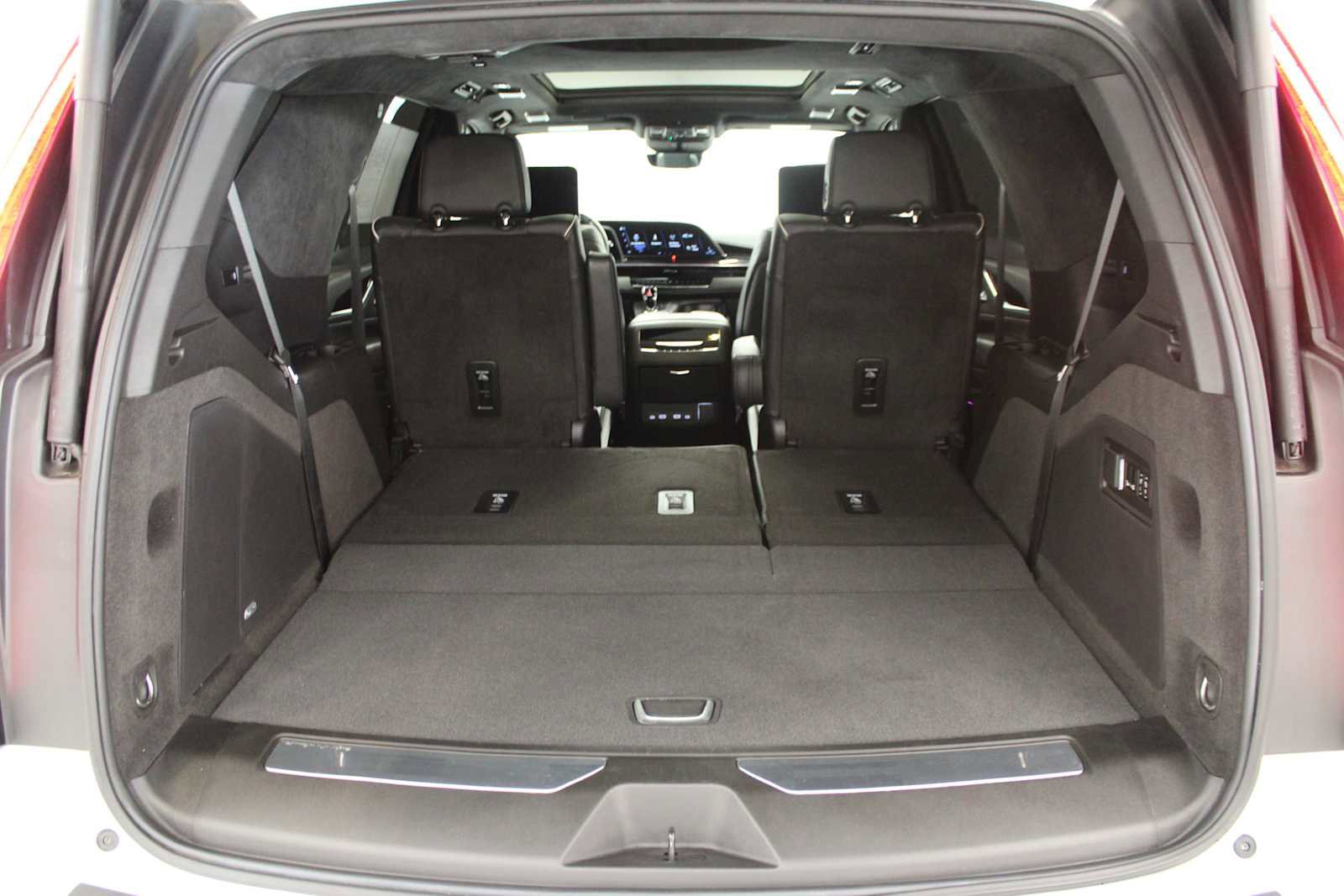 Used 2023 Cadillac Escalade V w/ LPO, ONYX Package image 11