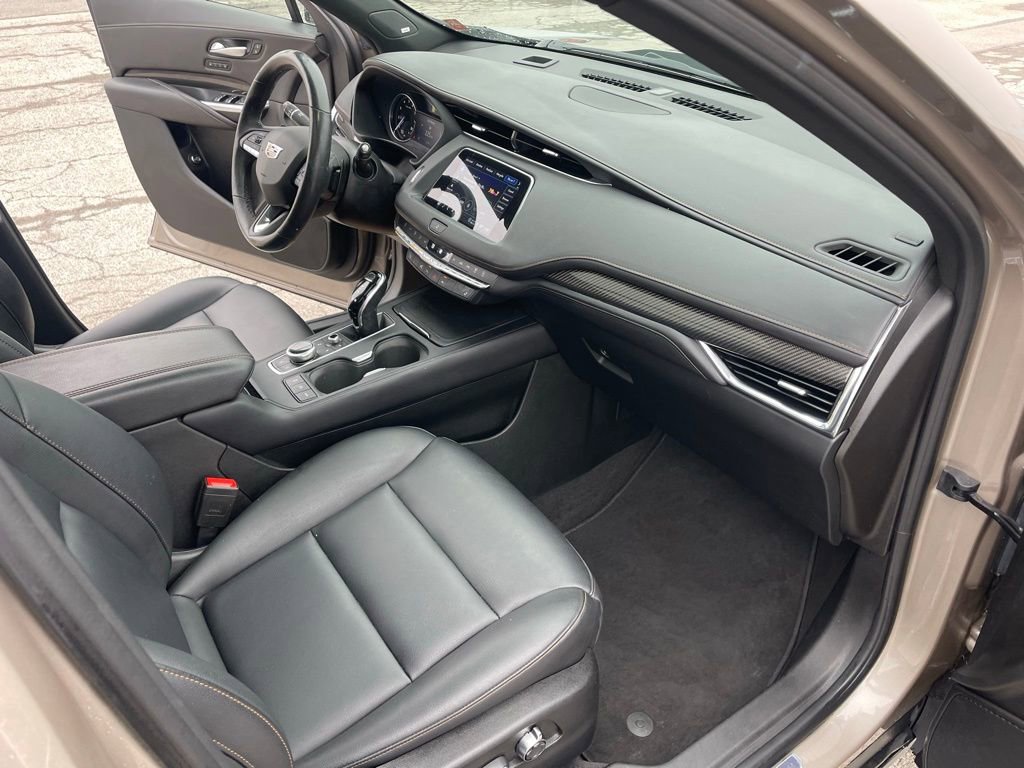 Used 2023 Cadillac XT4 Sport w/ Enhanced Visibility Package image 24