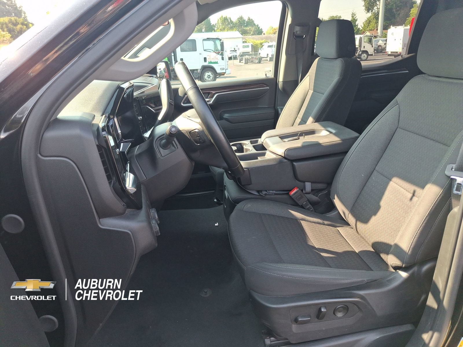 Used 2025 Chevrolet Silverado 1500 LT AWD/4WD image 17