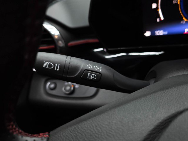 Used 2025 Chevrolet Trax RS w/ Driver Confidence Package FWD image 20