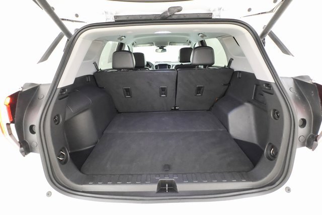 Used 2023 GMC Terrain SLT image 22