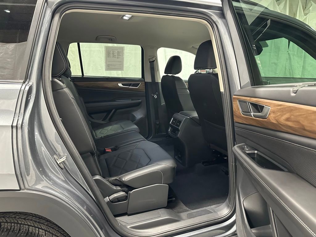 Used 2025 Volkswagen Atlas SE image 55