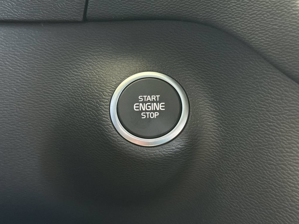 New 2026 Volvo XC40 B5 Core w/ Climate Package AWD/4WD image 22