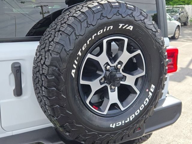 Used 2022 Jeep Wrangler Unlimited Rubicon w/ Dual Top Group AWD/4WD image 17