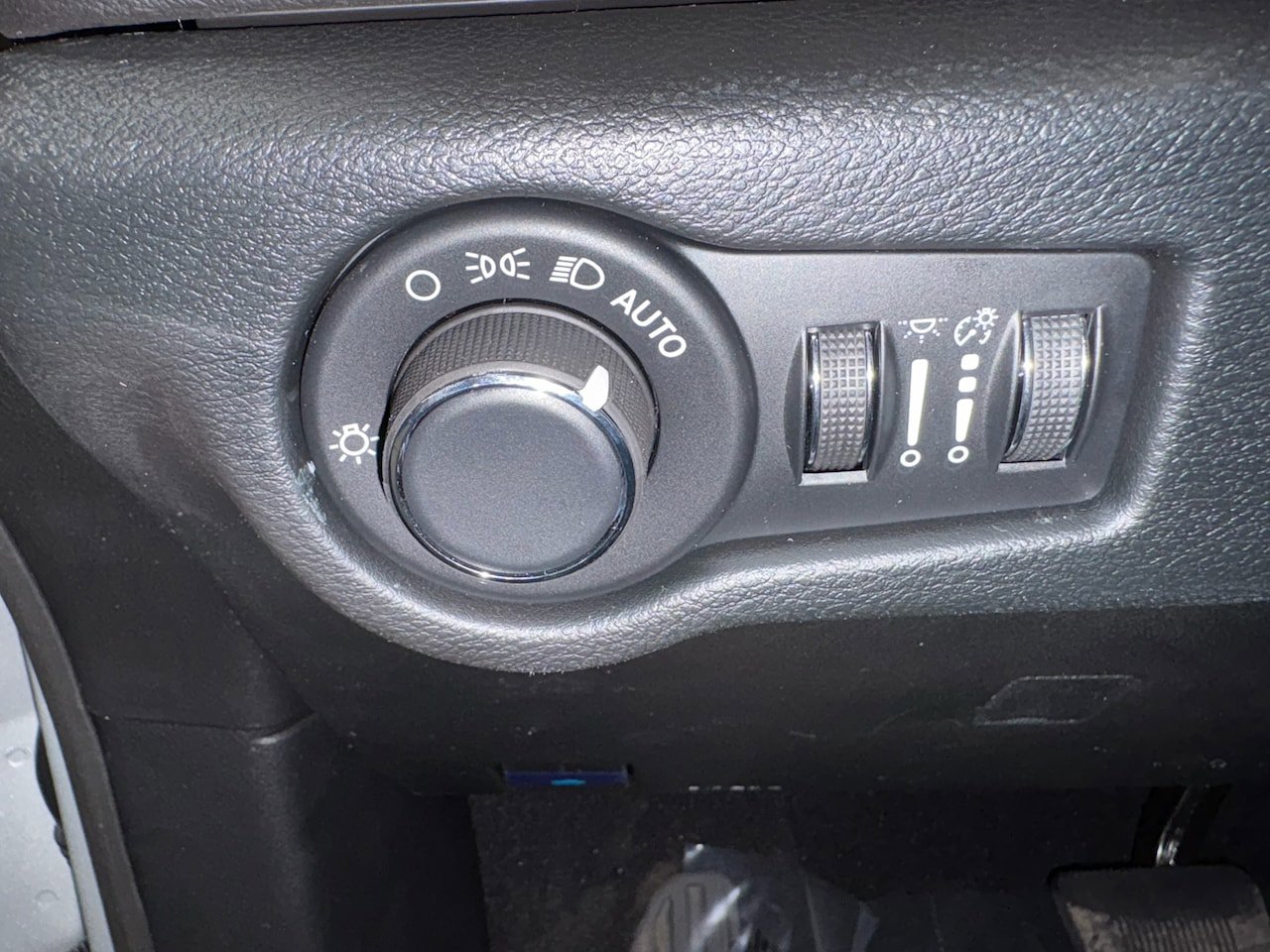 New 2026 Chrysler Voyager LX FWD image 14