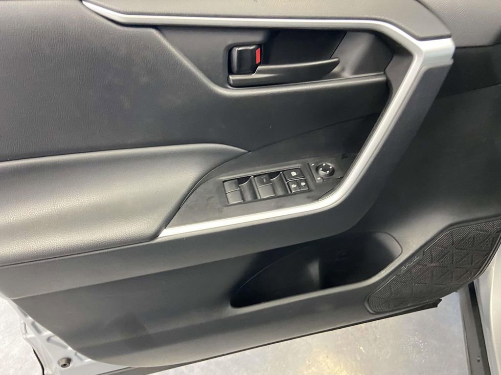 Used 2025 Toyota RAV4 LE image 18