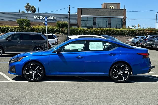 Used 2025 Nissan Altima 2.5 SR FWD image 10