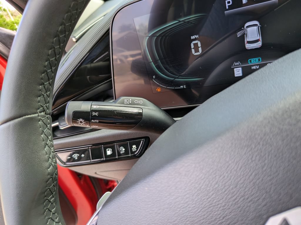 Certified 2023 Kia Niro EX FWD image 32