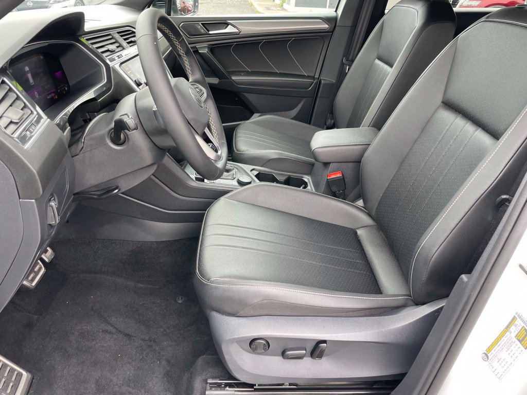 Used 2023 Volkswagen Tiguan SE R-Line AWD/4WD image 6