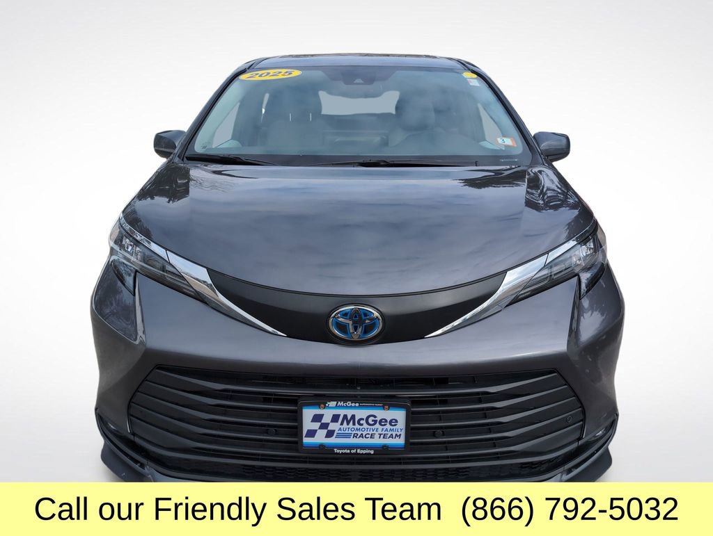 Certified 2025 Toyota Sienna XLE image 10