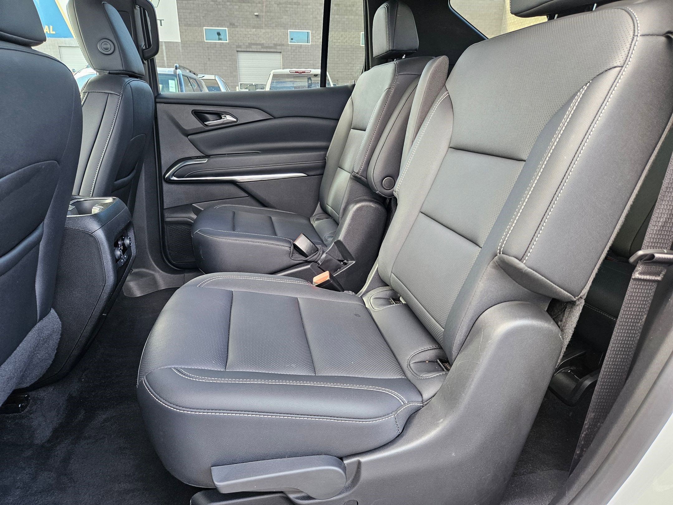 Used 2025 Chevrolet Traverse LT AWD/4WD image 27