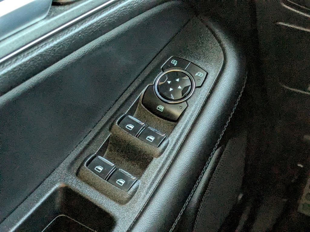 Used 2024 Ford Edge SE w/ Cargo Accessory Package image 19