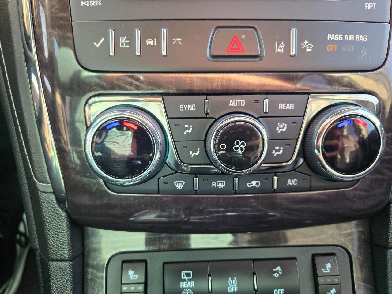 Used 2015 Buick Enclave Leather AWD/4WD image 25