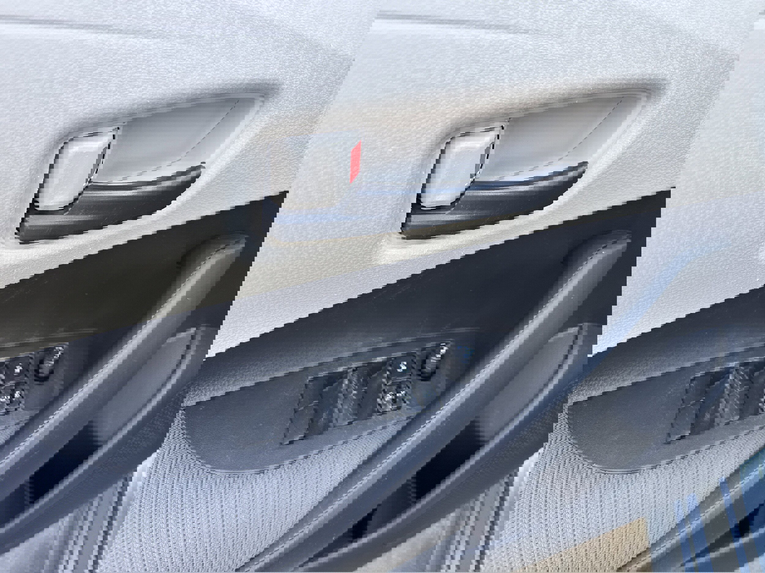 Used 2022 Toyota Corolla LE image 6