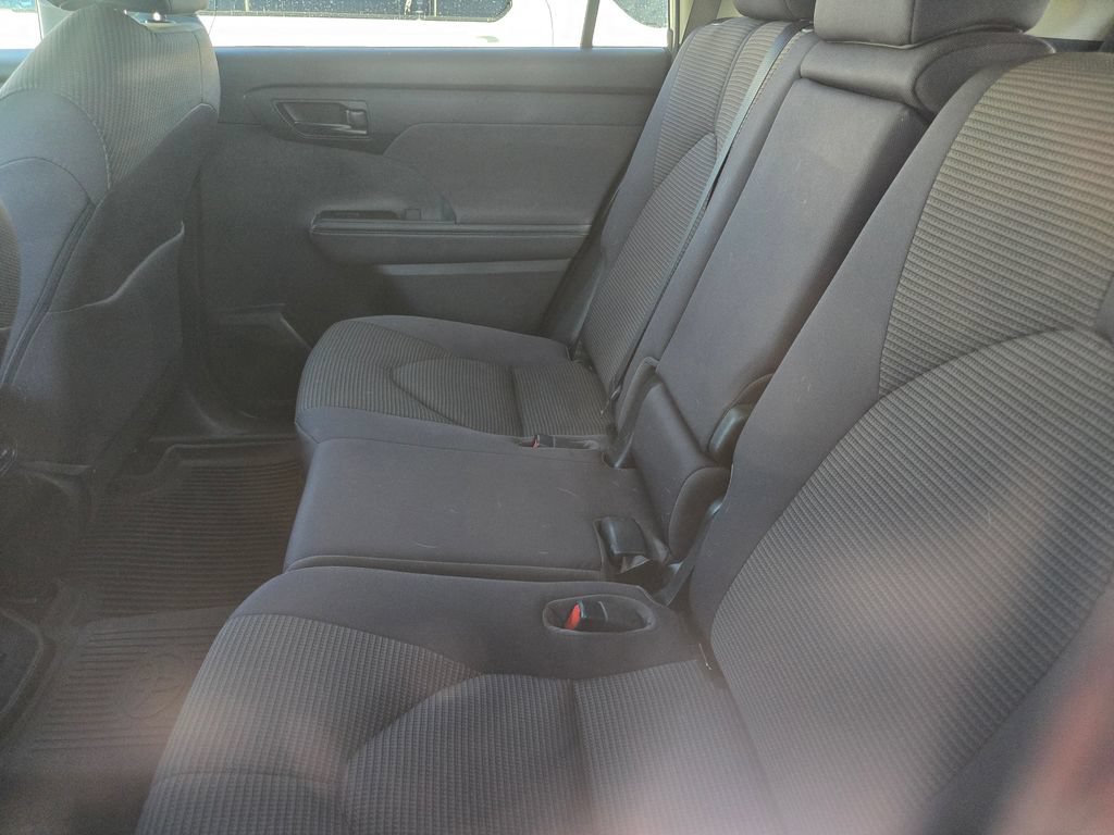 Used 2022 Toyota Highlander LE AWD/4WD image 22