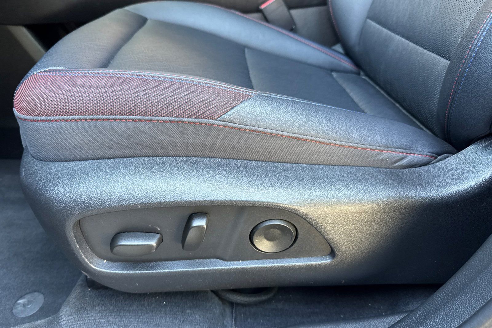 Used 2025 Chevrolet Equinox RS AWD/4WD image 14