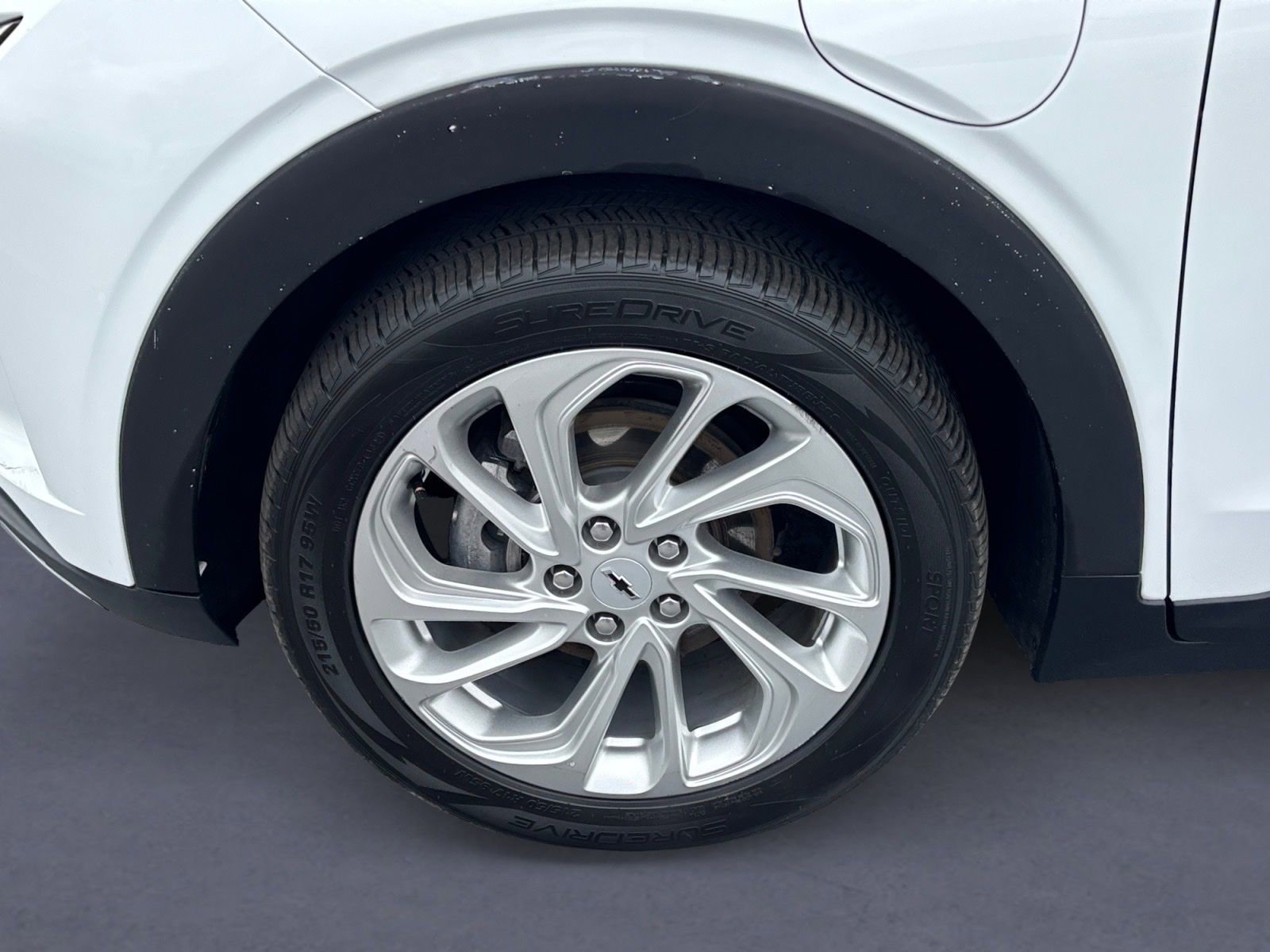 Used 2023 Chevrolet Bolt EUV LT FWD image 13