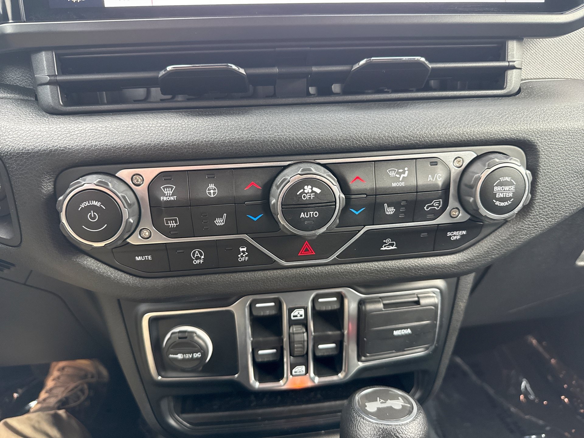 Used 2024 Jeep Wrangler Unlimited Sport AWD/4WD image 20