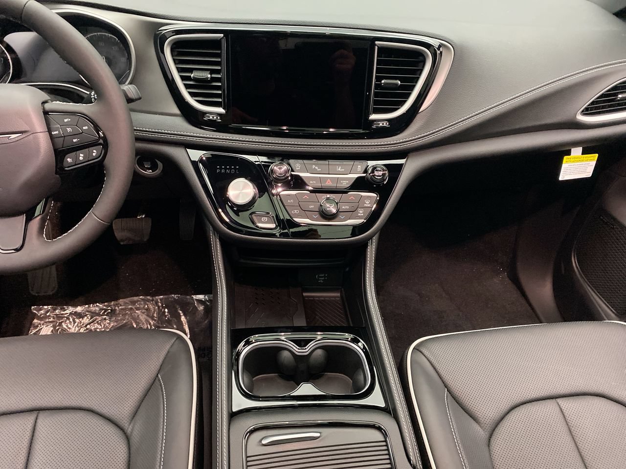 New 2027 Chrysler Pacifica Limited AWD/4WD image 19
