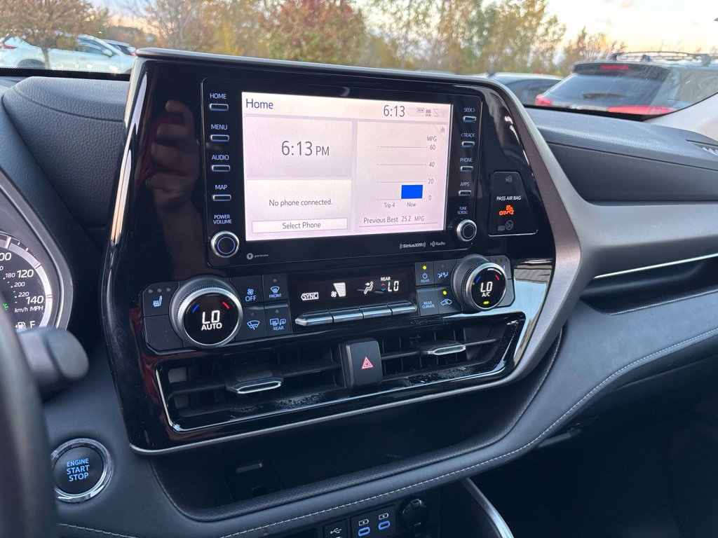 Used 2022 Toyota Highlander XLE AWD/4WD image 31