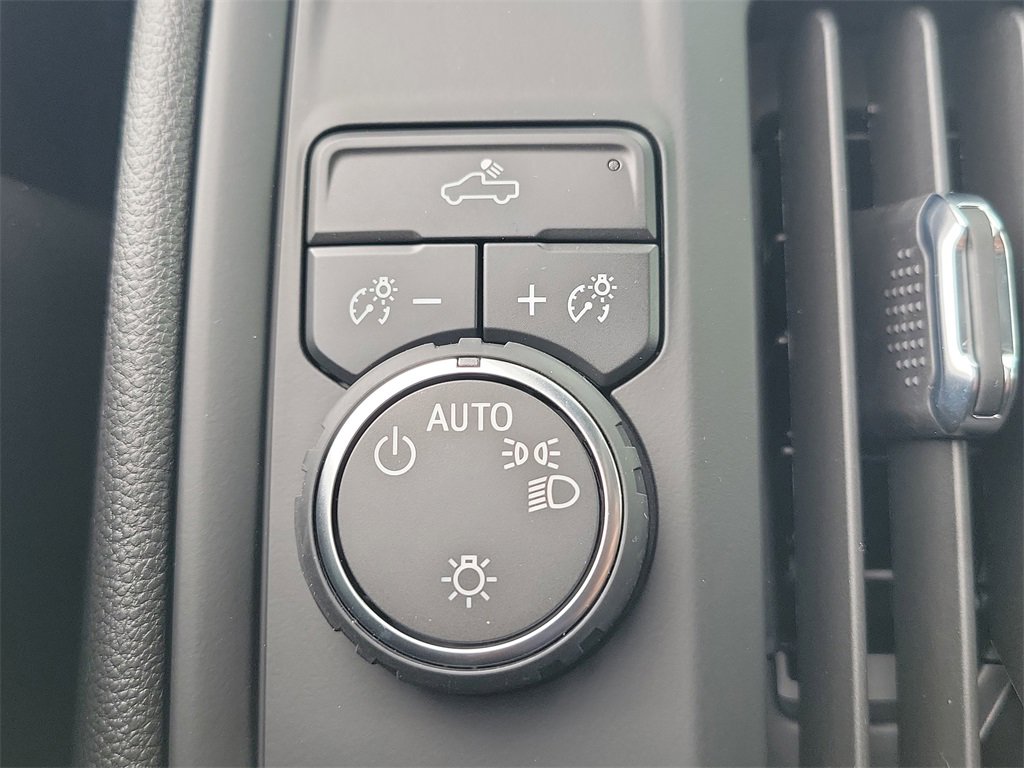 Used 2026 Chevrolet Silverado 1500 Custom image 15