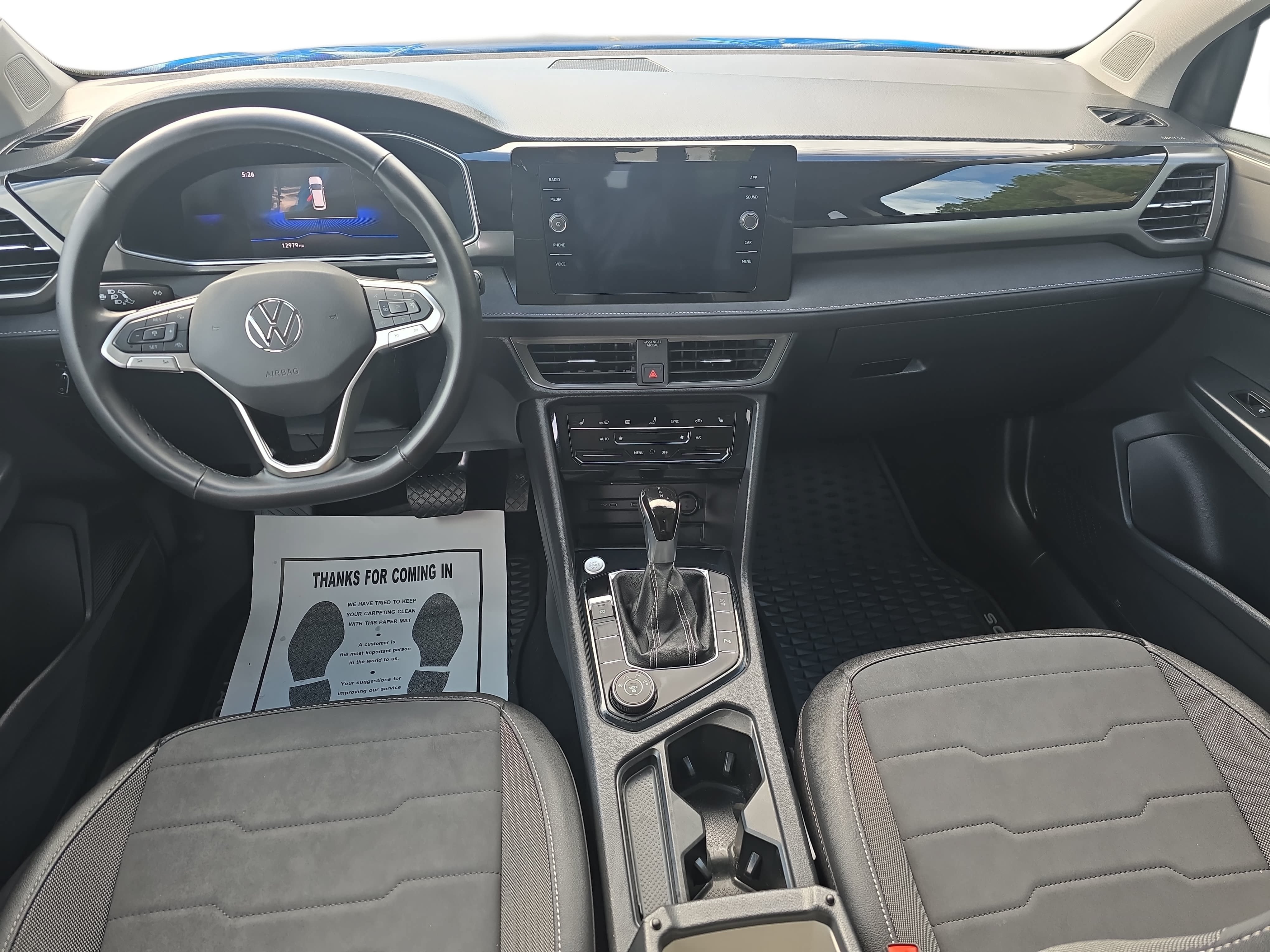 Used 2025 Volkswagen Taos SE AWD/4WD image 9