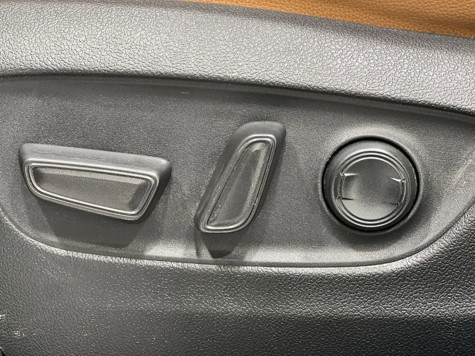 Used 2023 Toyota Highlander Platinum image 12