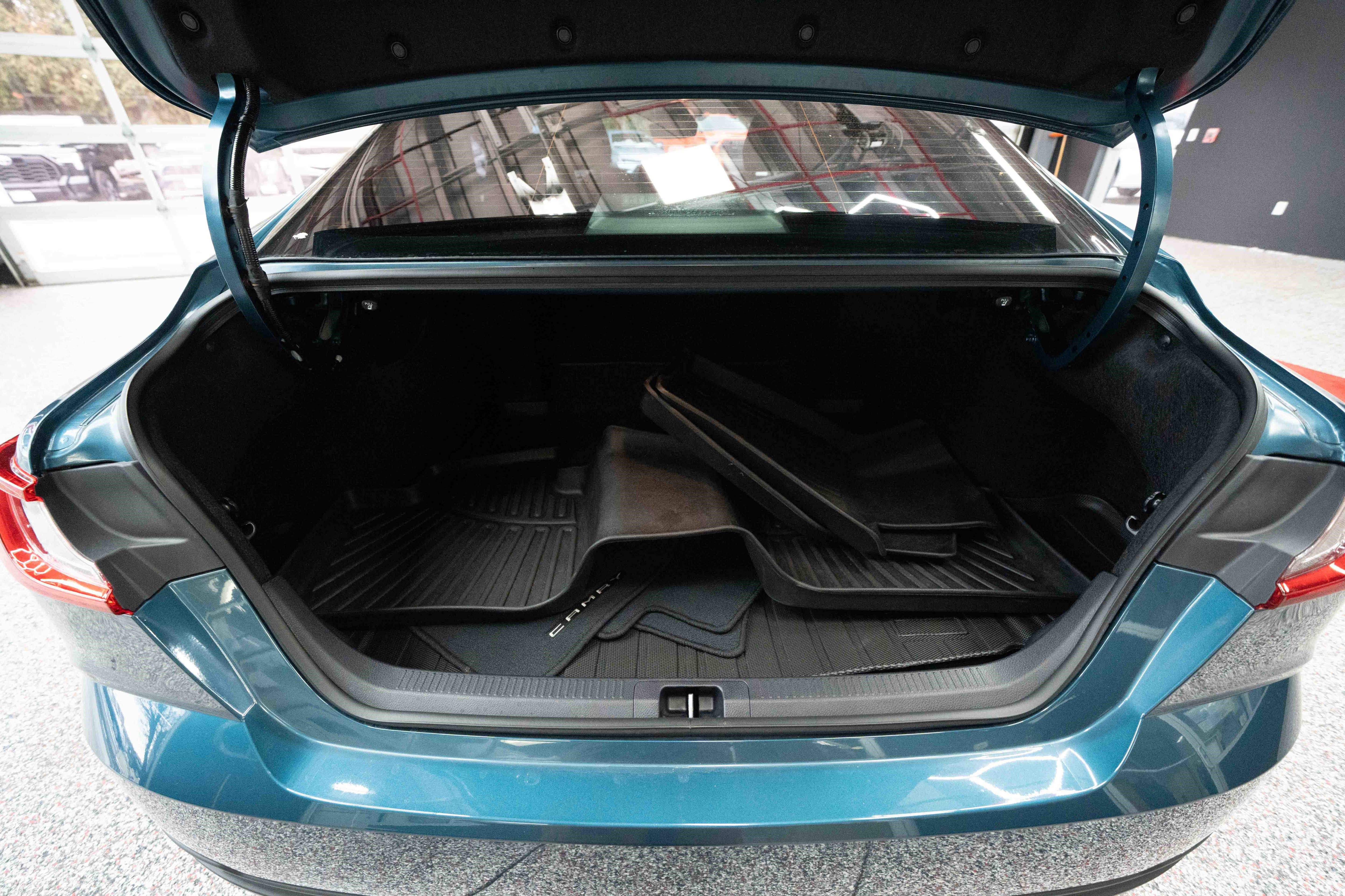 Used 2025 Toyota Camry LE image 27