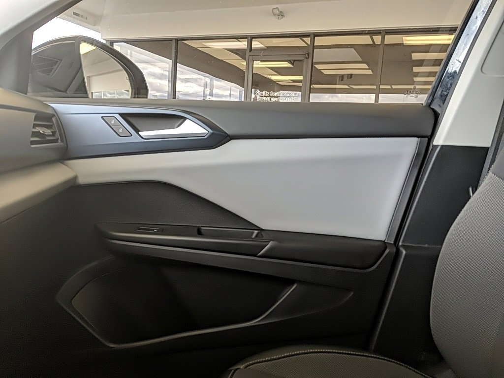 Used 2022 Volkswagen Taos SE w/ Panoramic Sunroof Package image 20