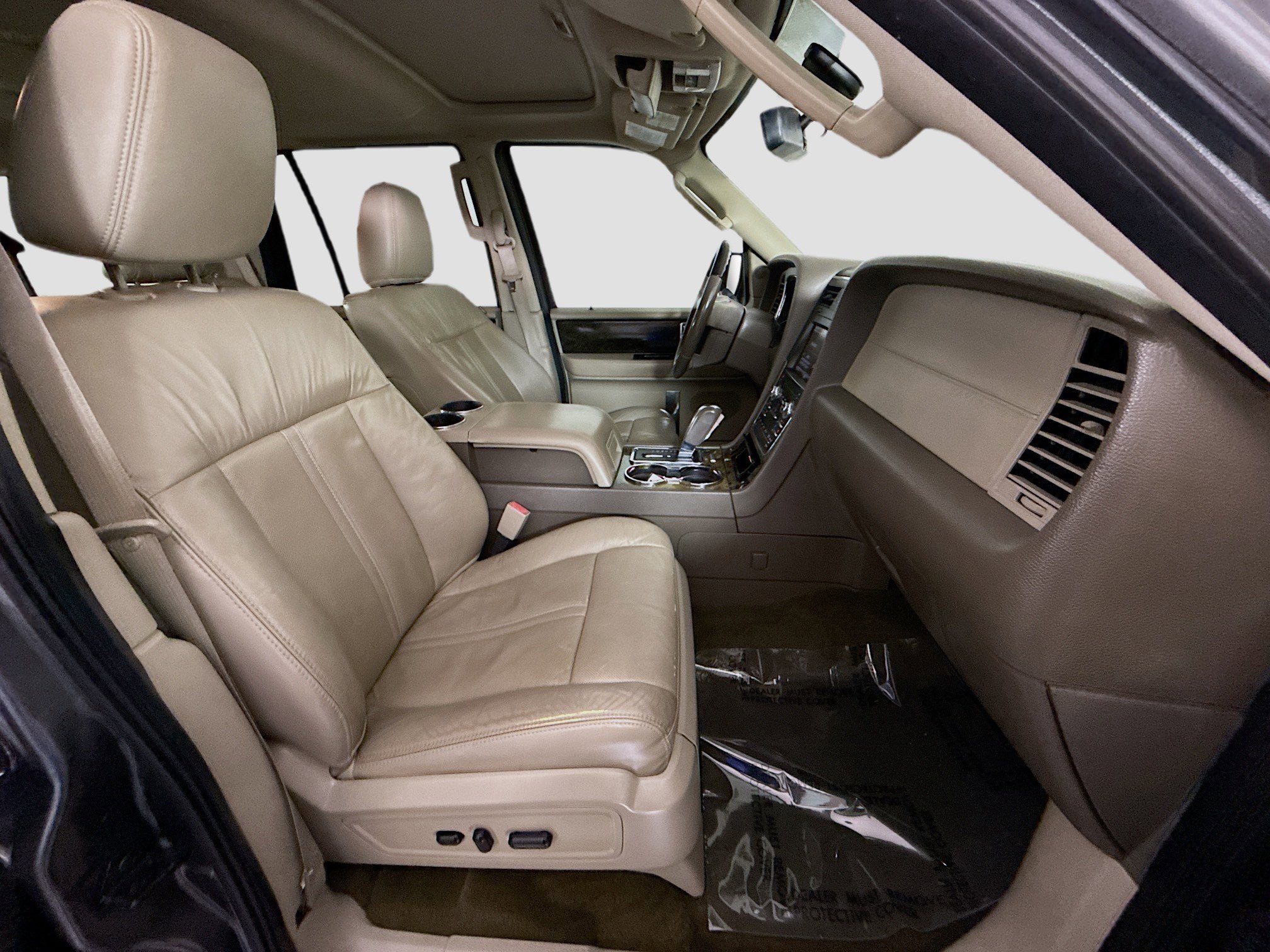 Used 2015 Lincoln Navigator 2WD image 29