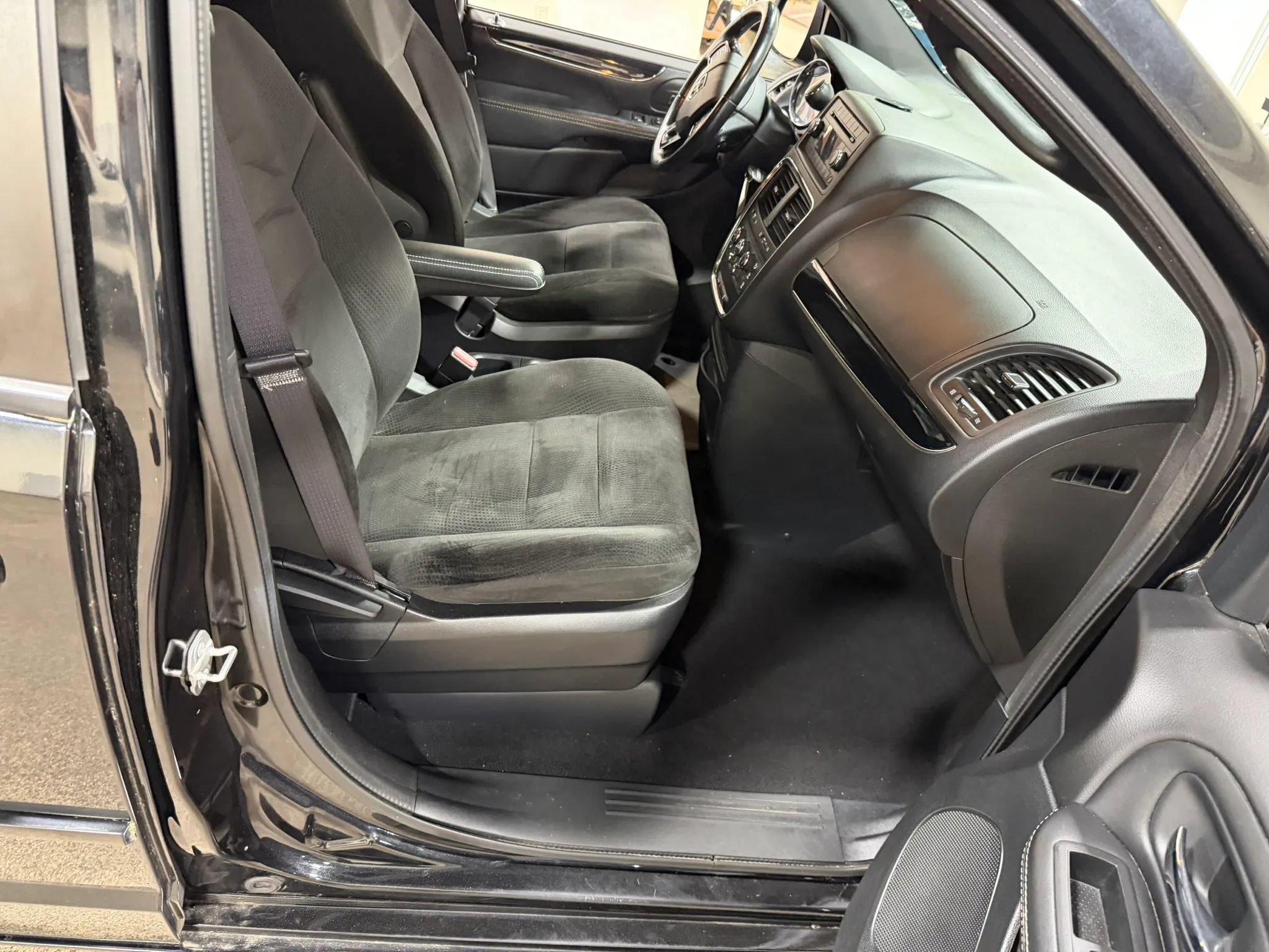 Used 2016 Dodge Grand Caravan SE FWD image 34