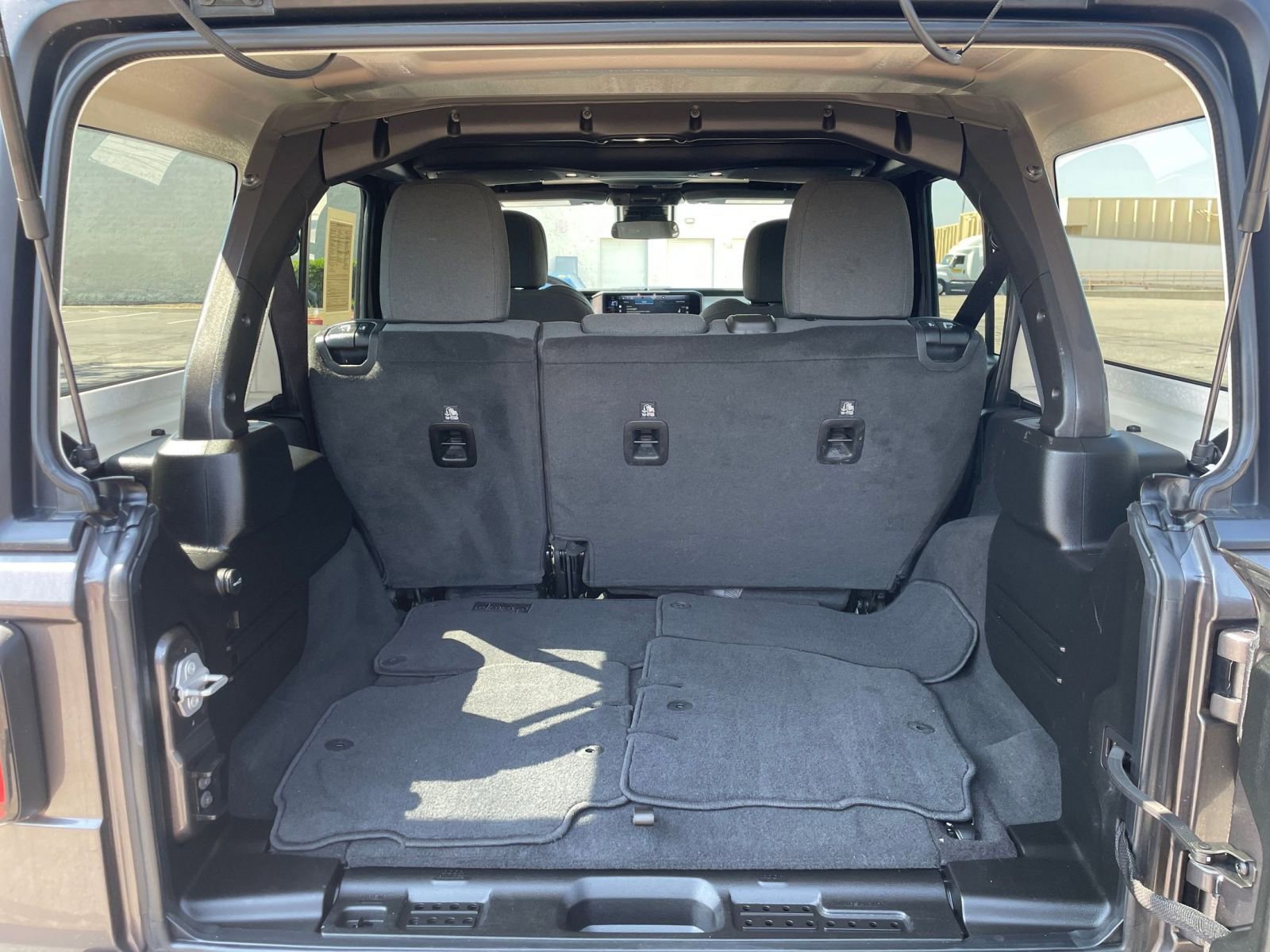 Used 2025 Jeep Wrangler Sport S image 30